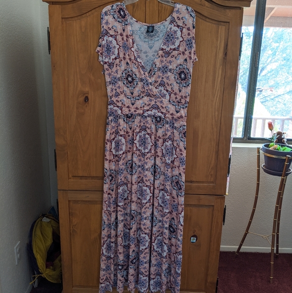 Agnes & Dora Dresses & Skirts - Agnes & Dora Peach Floral Print Maxi Dress